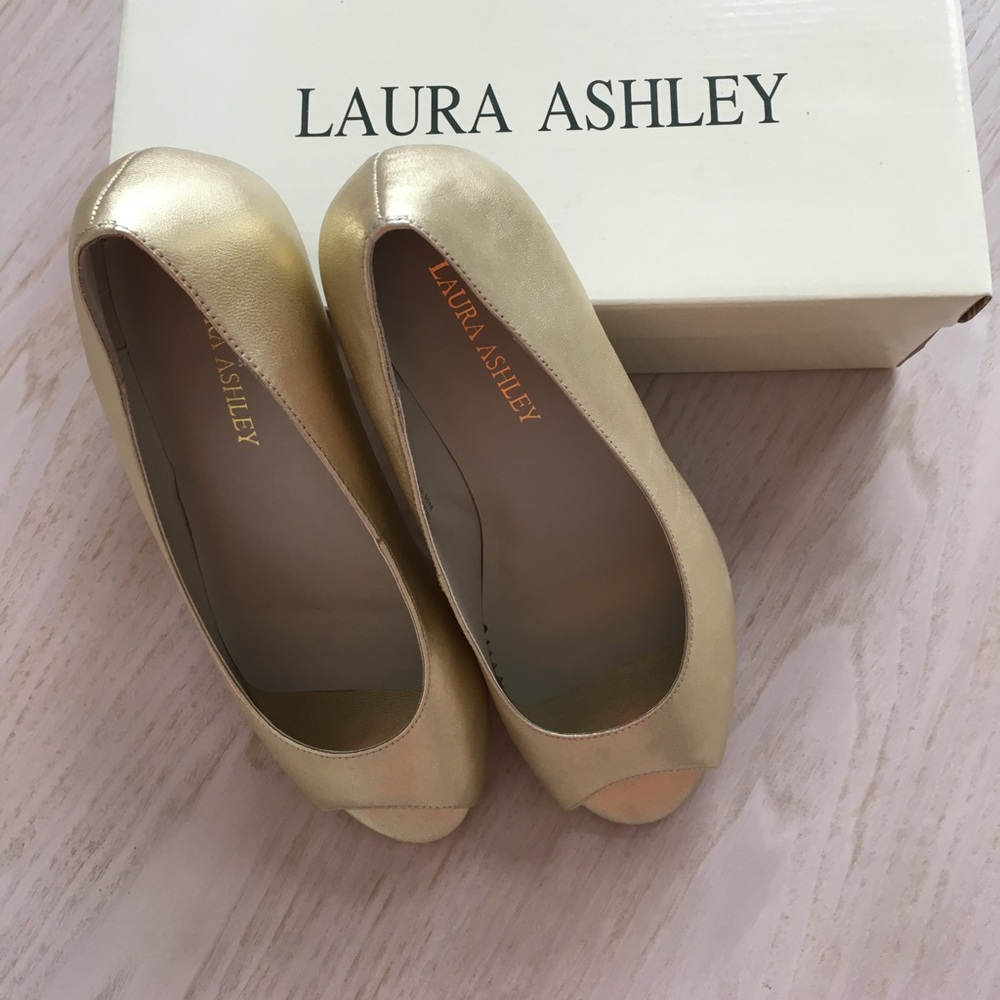 Open toed 1,5 inch wedge heel